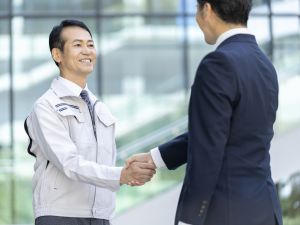 ＫＲコーポレーション株式会社 建築資材ルート営業／ノルマ無／月給30万円～／土日祝休