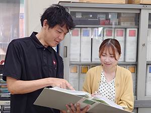 エヌケーエヌ株式会社 部品メーカーでの貿易事務／英語を活かす／ほぼ定時／未経験OK