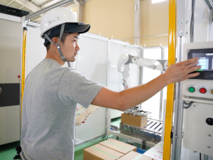 共和機械株式会社 サービスエンジニア／転勤なし／年休120日／土日祝休／残業少