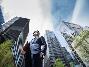 新栄不動産ビジネス株式会社 ビル管理営業／40代～70代活躍中／定年後も活躍できる！