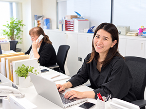 株式会社ライトハウス 人気レストランの労務／賞与年2回／年休125日／経験者歓迎